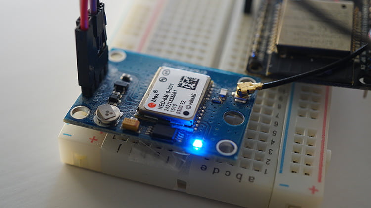 Neo-6M-GPS-Module-Blue-LED-Blinking Kết nối ESP32 với GPS module NEO-6M